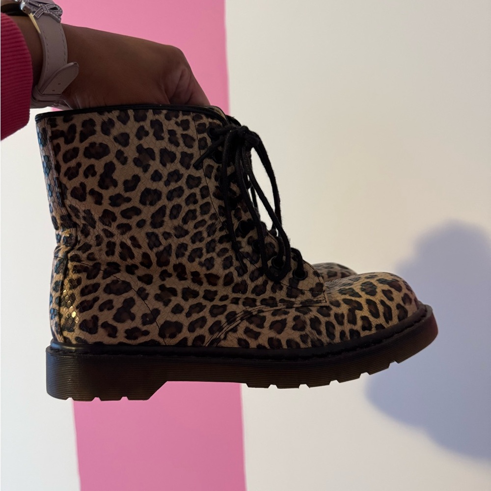 Leopard boots